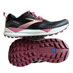 NEW WITH BOX Brooks Cascadia Women’s size 5
